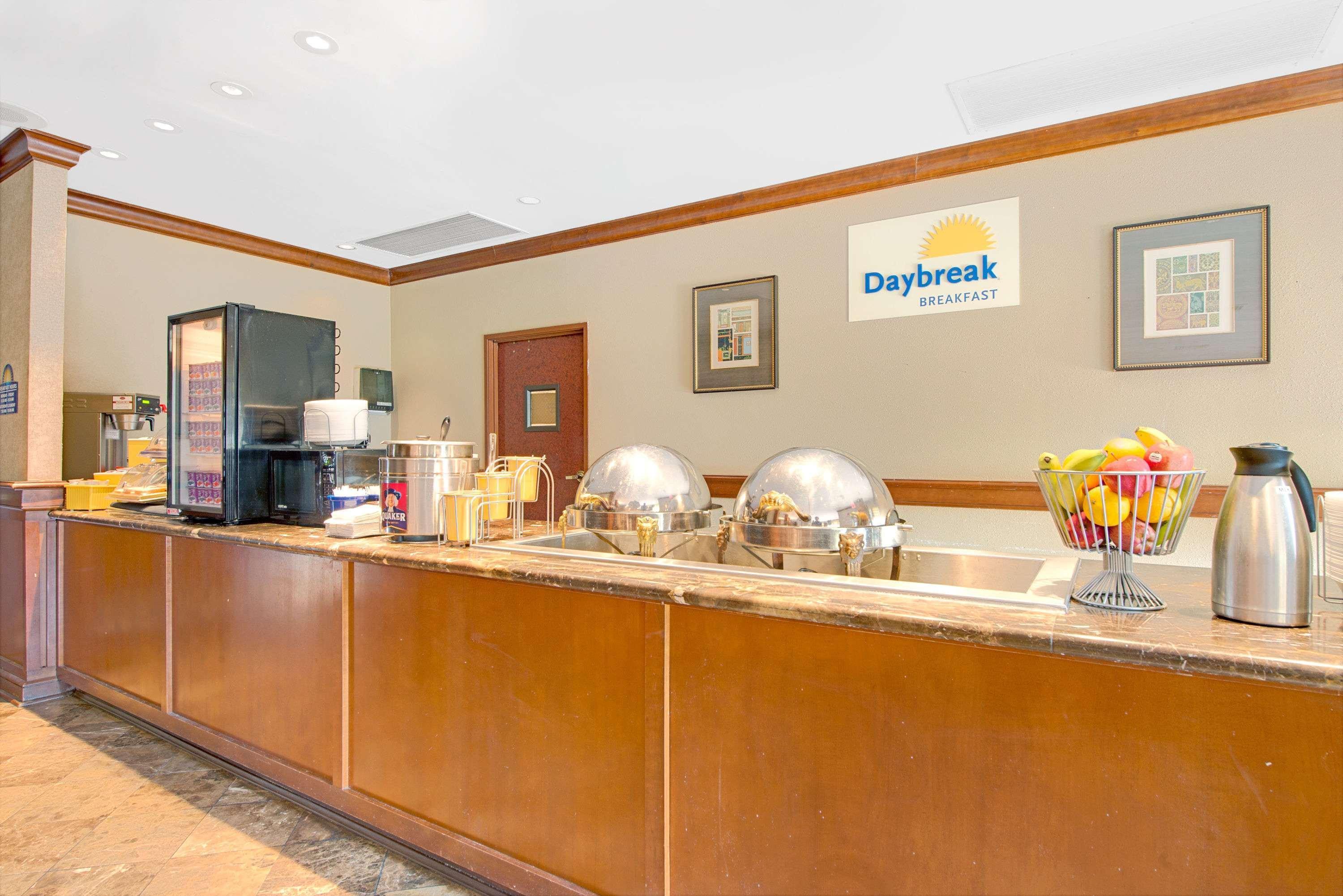 Days Inn By Wyndham St. Louis/Westport Mo Maryland Heights Dış mekan fotoğraf